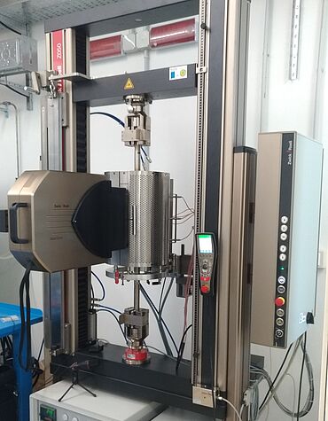 杜林理工大學使用 ZwickRoell 高溫測試系統開發高達 +1,200°C 的新型複合材料